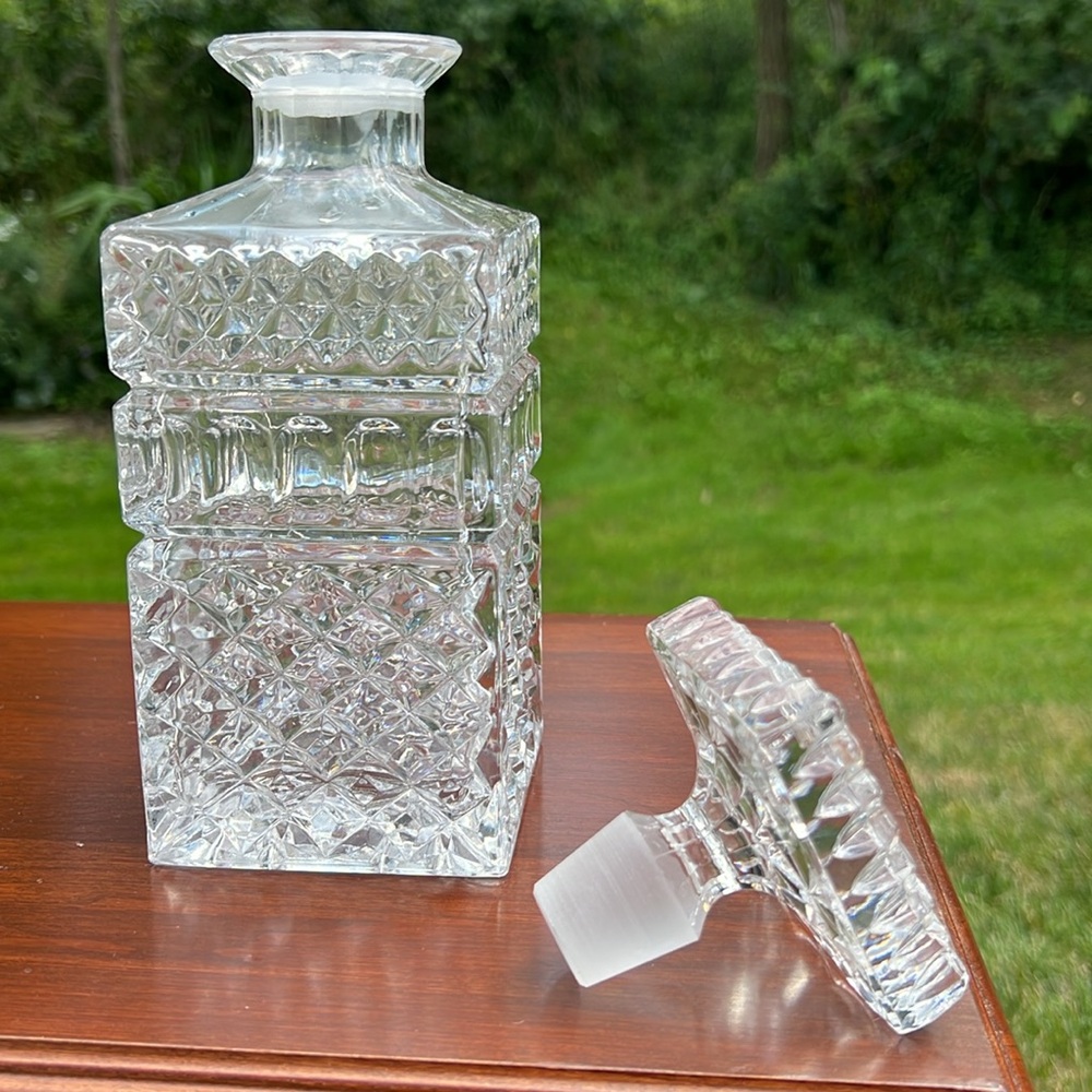 Heavy Cut Crystal Glass Liquor Decanter Whiskey Bourbon Vintage Parlor Lounge - Picture 4 of 13